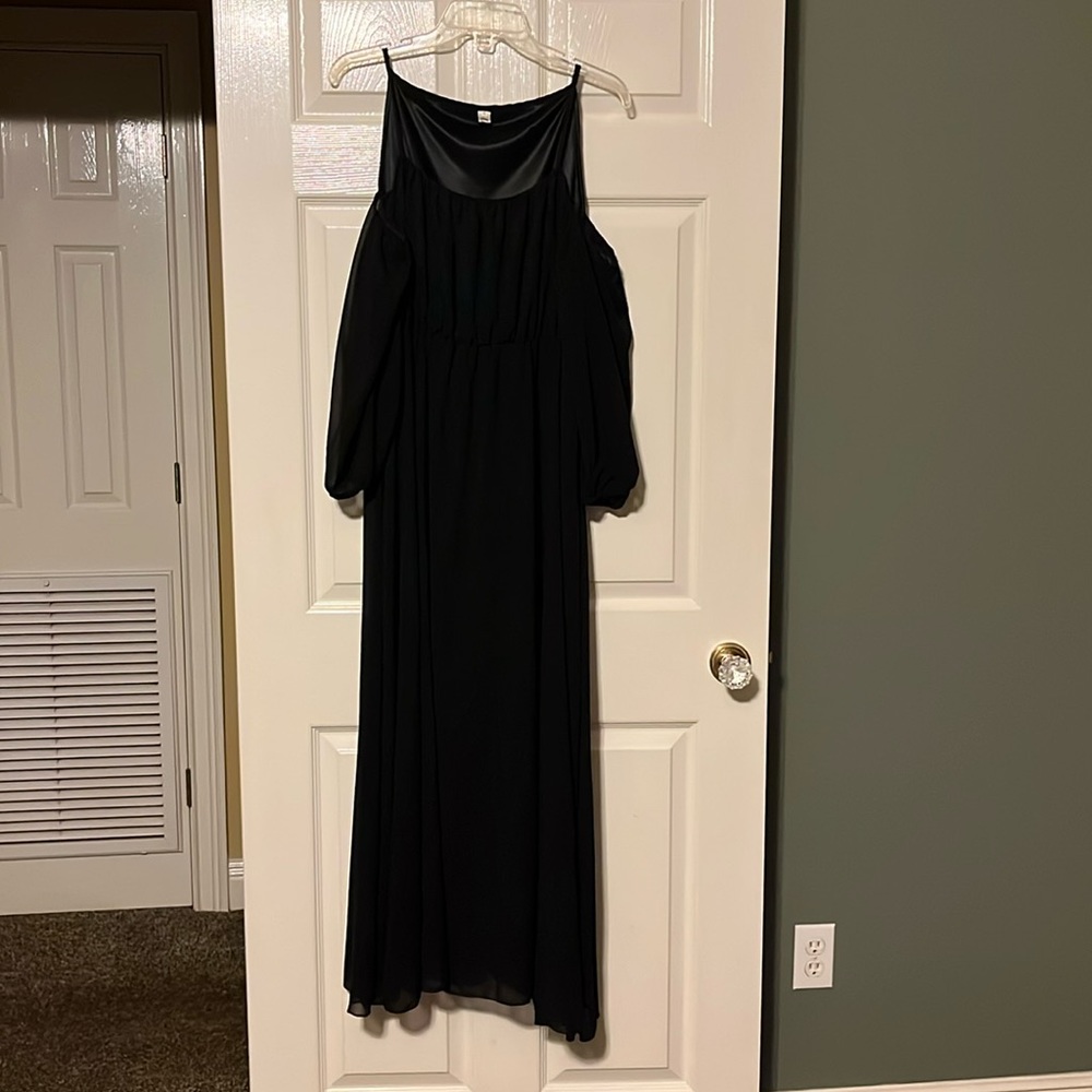 Women’s Black off the shoulders dress.